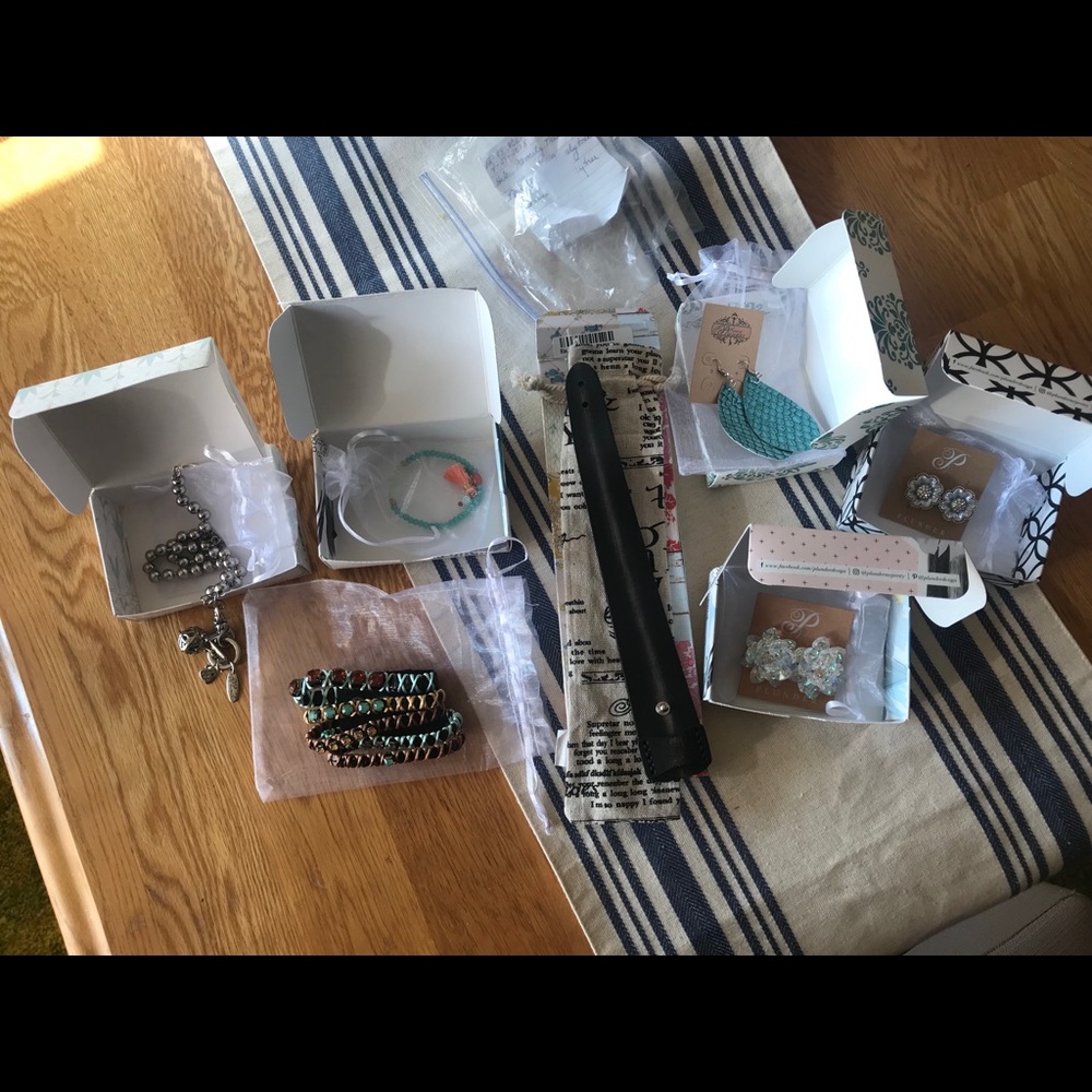 7 pieces of Plunder jewelry items with boxes